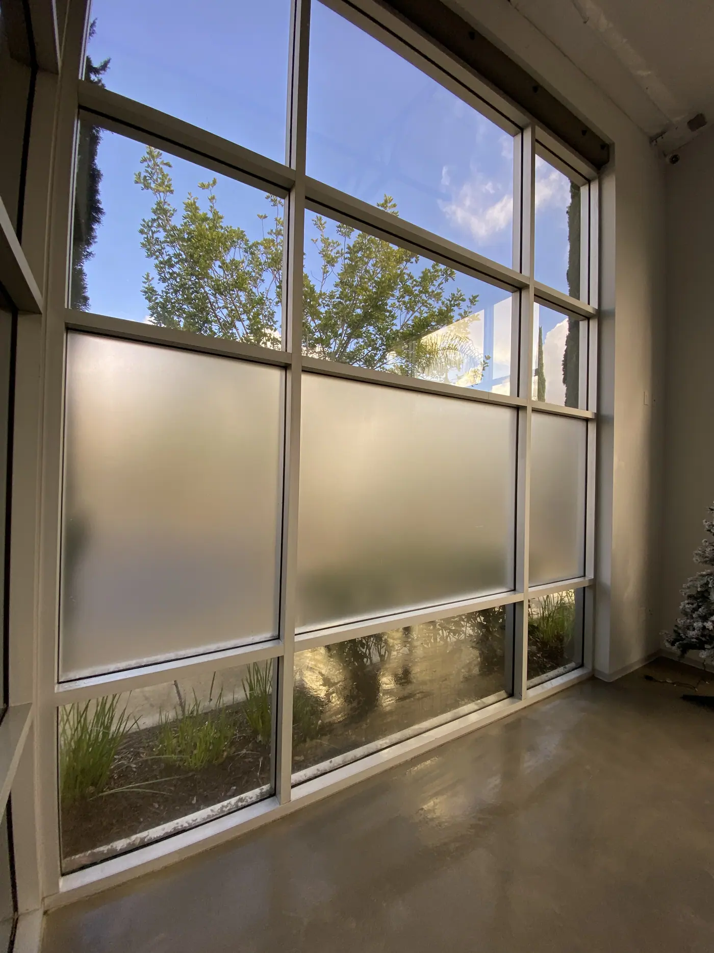 Gradient frost on exterior windows